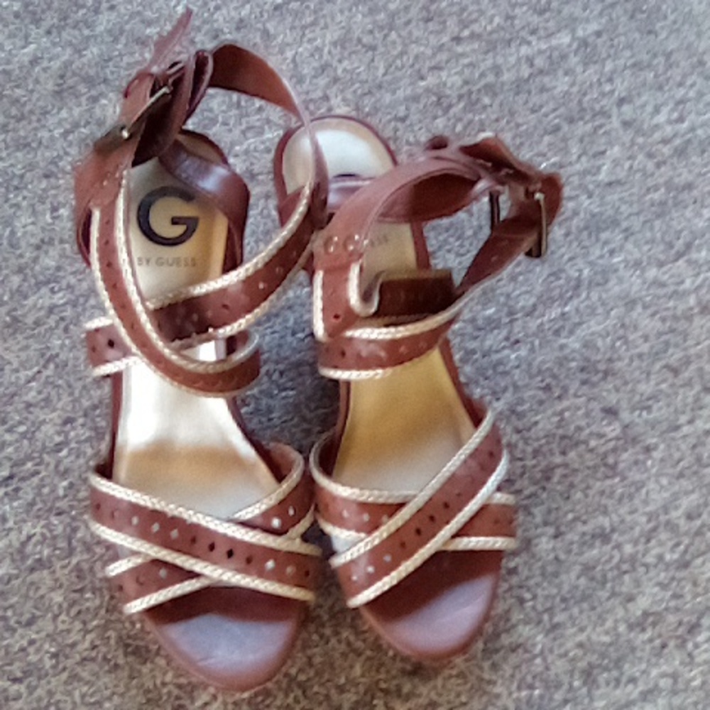 Size 7 G by Guess Shoes Brown